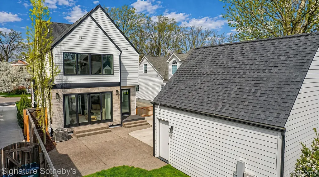 832 Humphrey Avenue Birmingham City MI 48009