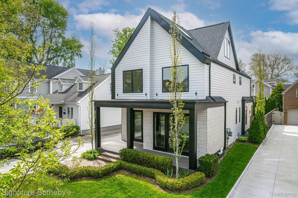 832 Humphrey Avenue Birmingham City MI 48009