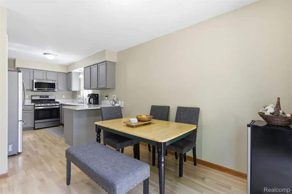 6790 Edwood Avenue West Bloomfield Charter Township MI 48324