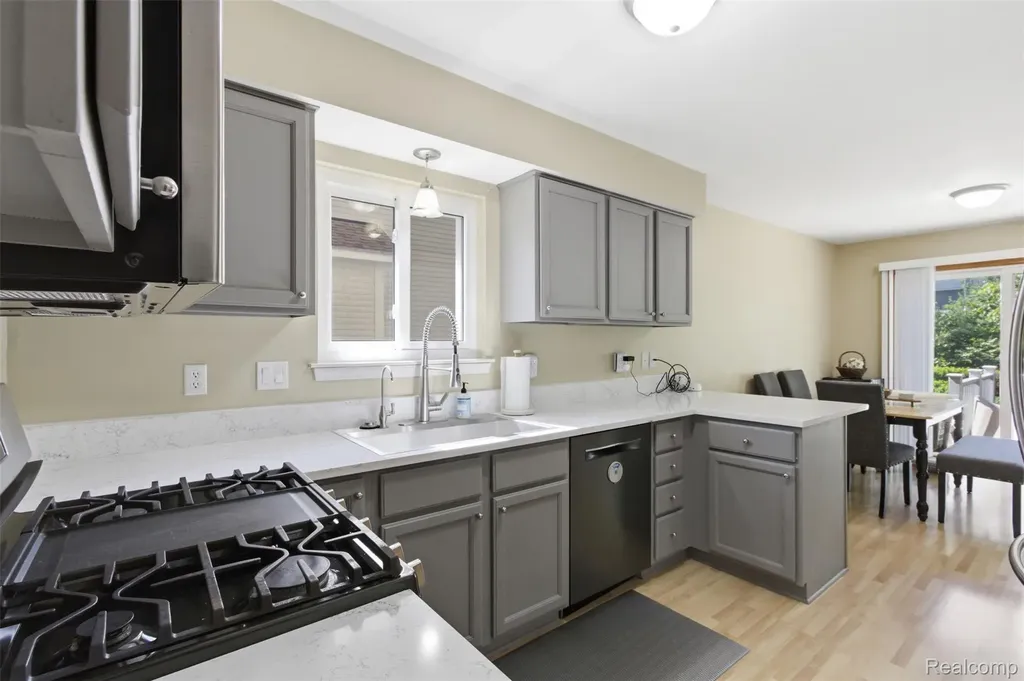 6790 Edwood Avenue West Bloomfield Charter Township MI 48324