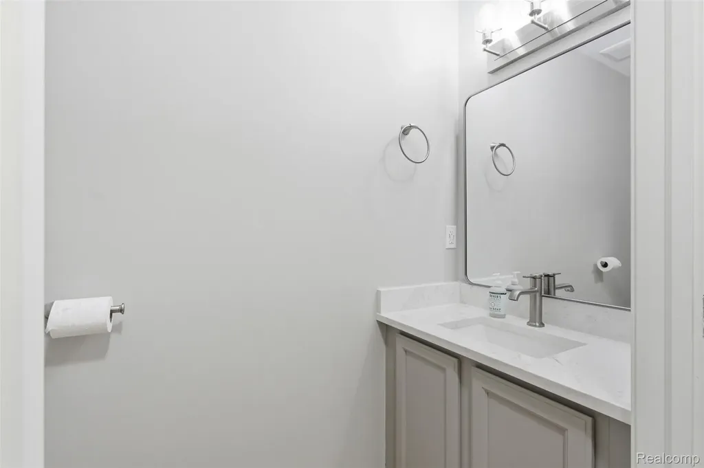 6790 Edwood Avenue West Bloomfield Charter Township MI 48324