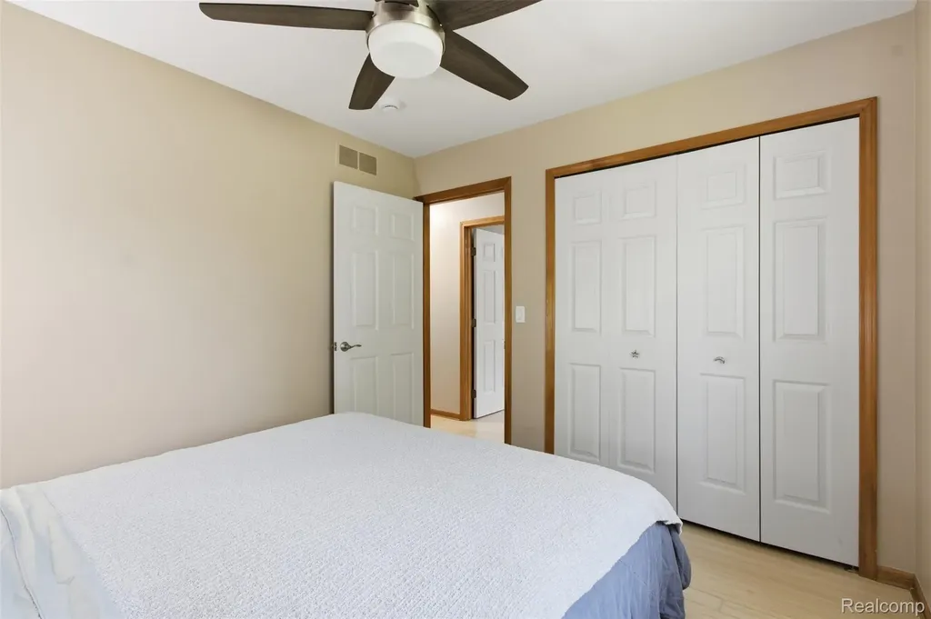 6790 Edwood Avenue West Bloomfield Charter Township MI 48324