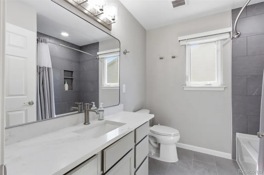 6790 Edwood Avenue West Bloomfield Charter Township MI 48324