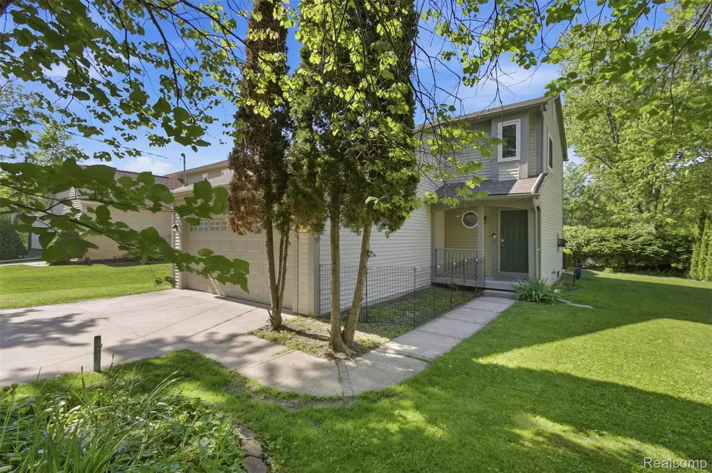 6790 Edwood Avenue West Bloomfield Charter Township MI 48324