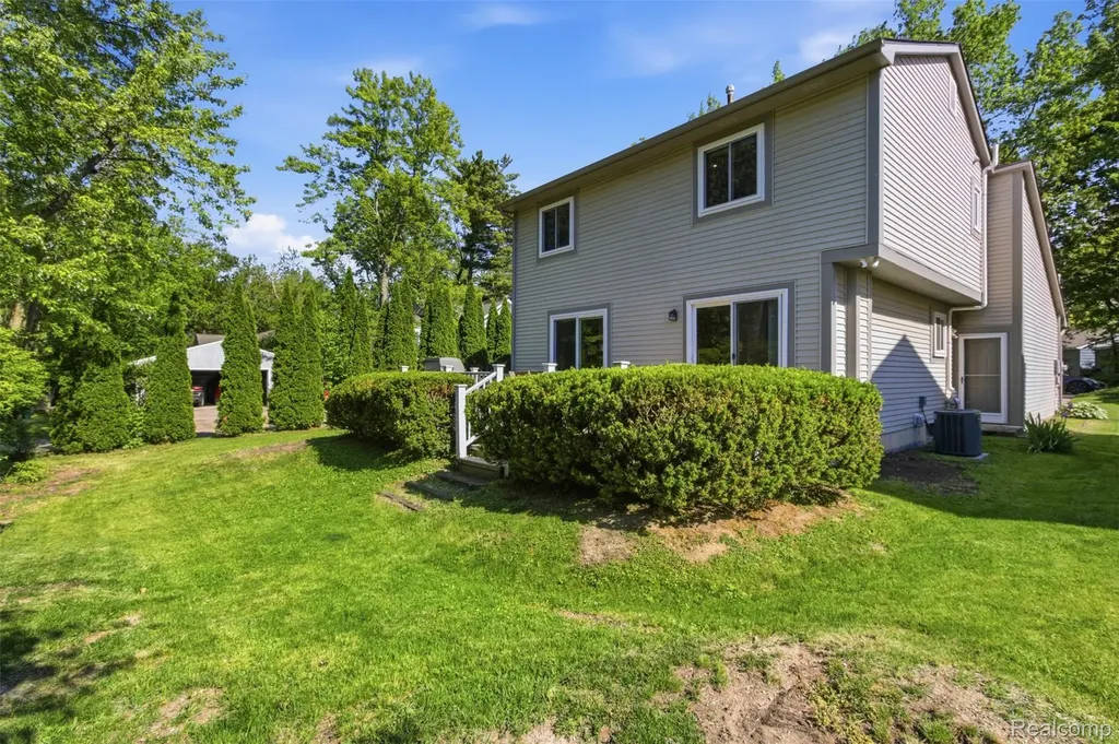 6790 Edwood Avenue West Bloomfield Charter Township MI 48324
