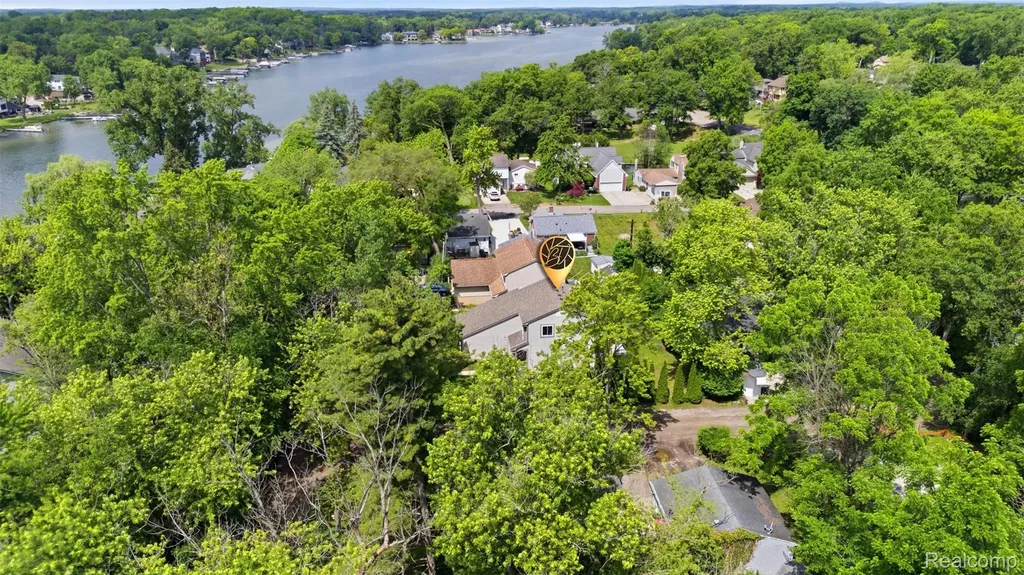 6790 Edwood Avenue West Bloomfield Charter Township MI 48324