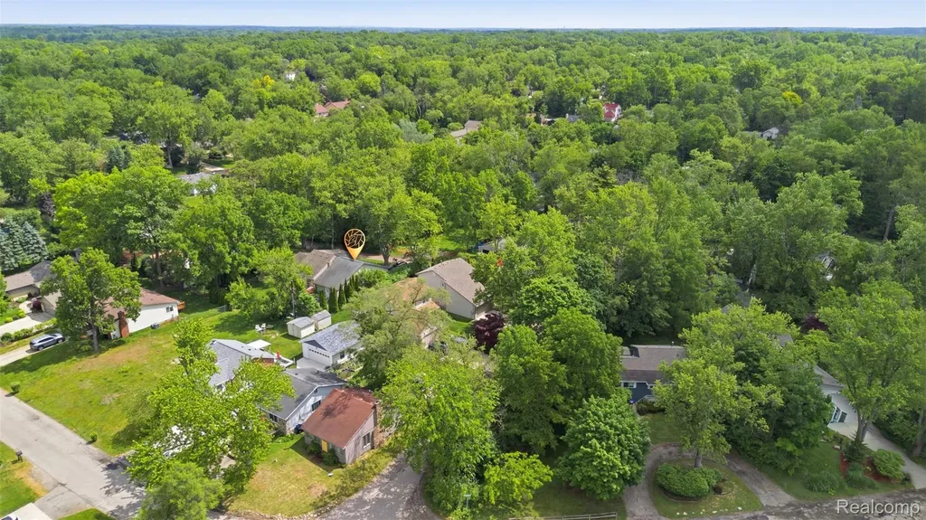6790 Edwood Avenue West Bloomfield Charter Township MI 48324