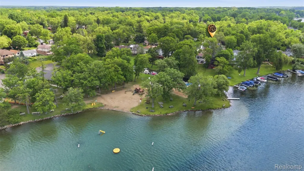 6790 Edwood Avenue West Bloomfield Charter Township MI 48324