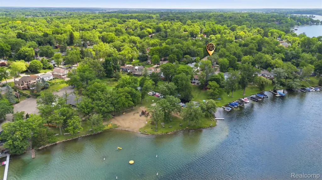 6790 Edwood Avenue West Bloomfield Charter Township MI 48324