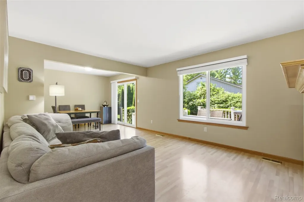 6790 Edwood Avenue West Bloomfield Charter Township MI 48324