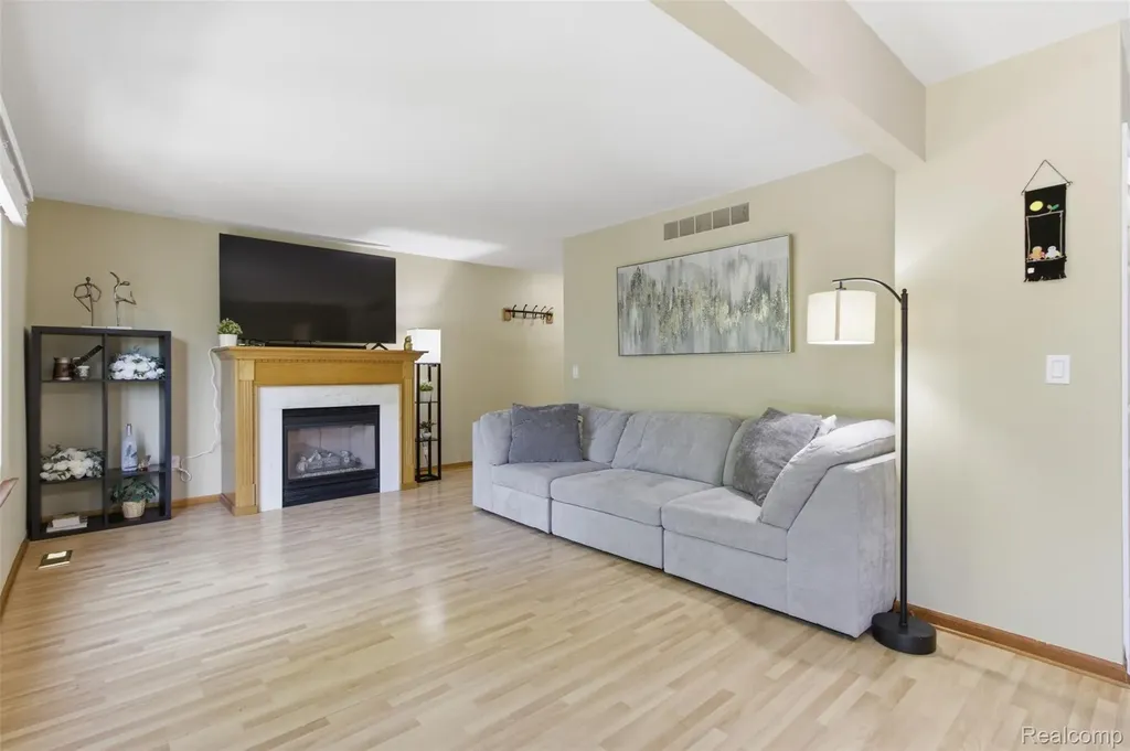 6790 Edwood Avenue West Bloomfield Charter Township MI 48324