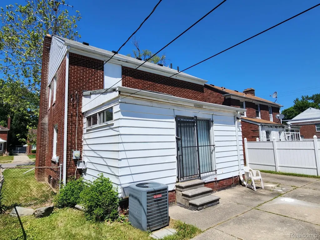 9262 Piedmont Street Detroit City MI 48228