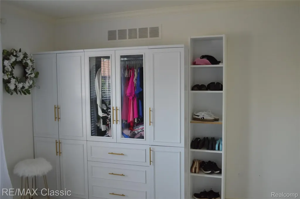 40605 Newport Drive E Plymouth Charter Township MI 48170