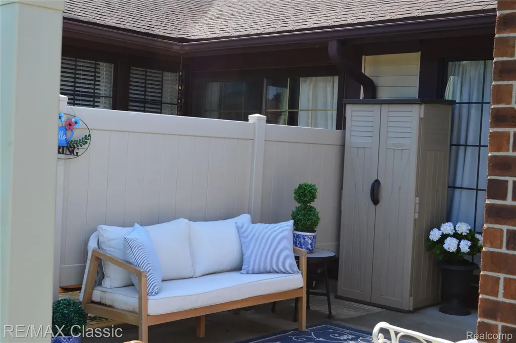 40605 Newport Drive E Plymouth Charter Township MI 48170