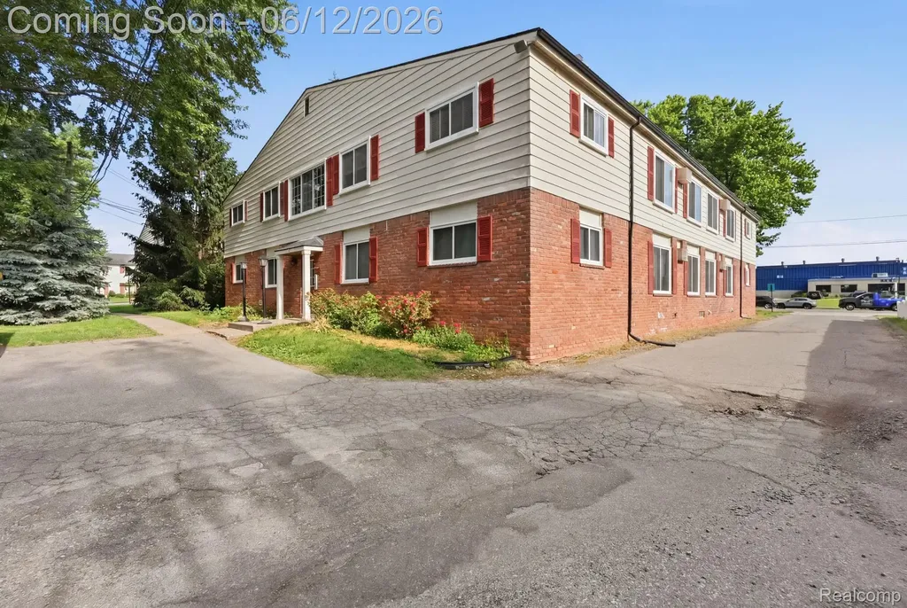 701 W Maple Road Clawson City MI 48017