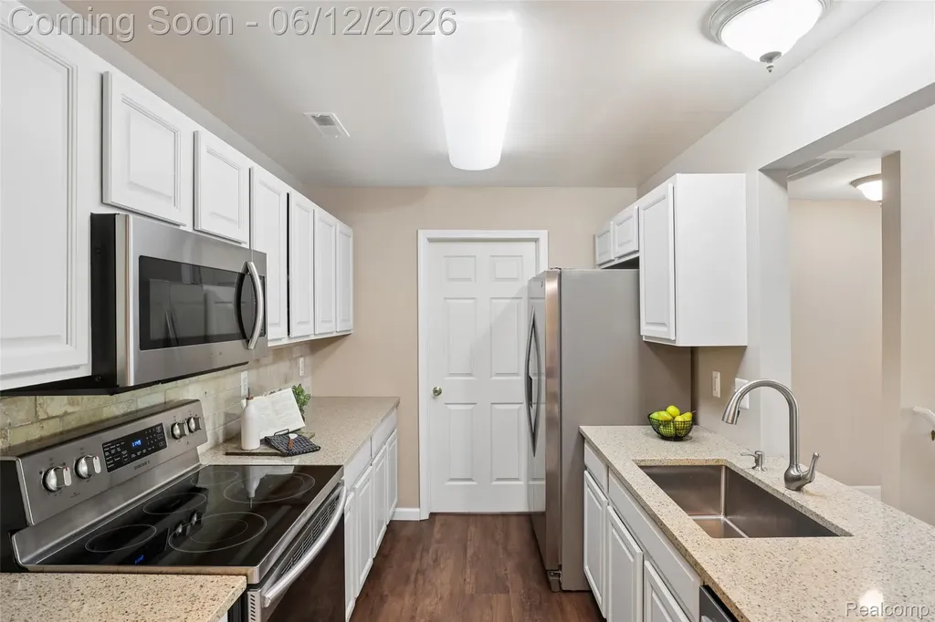 11862 Farmington Road Livonia City MI 48150