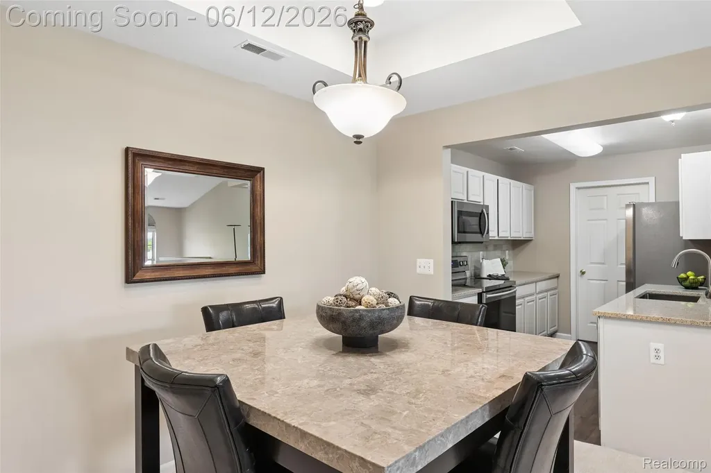 11862 Farmington Road Livonia City MI 48150