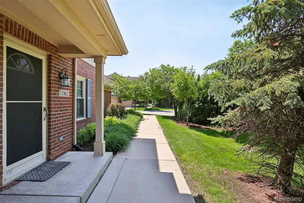 11862 Farmington Road Livonia City MI 48150