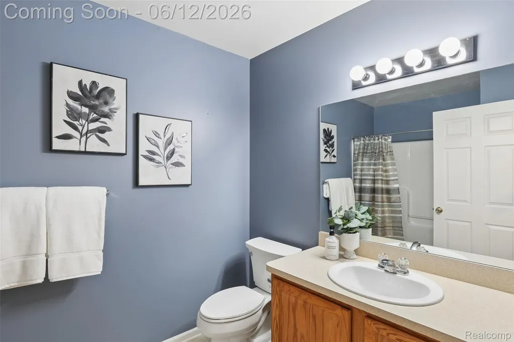 11862 Farmington Road Livonia City MI 48150