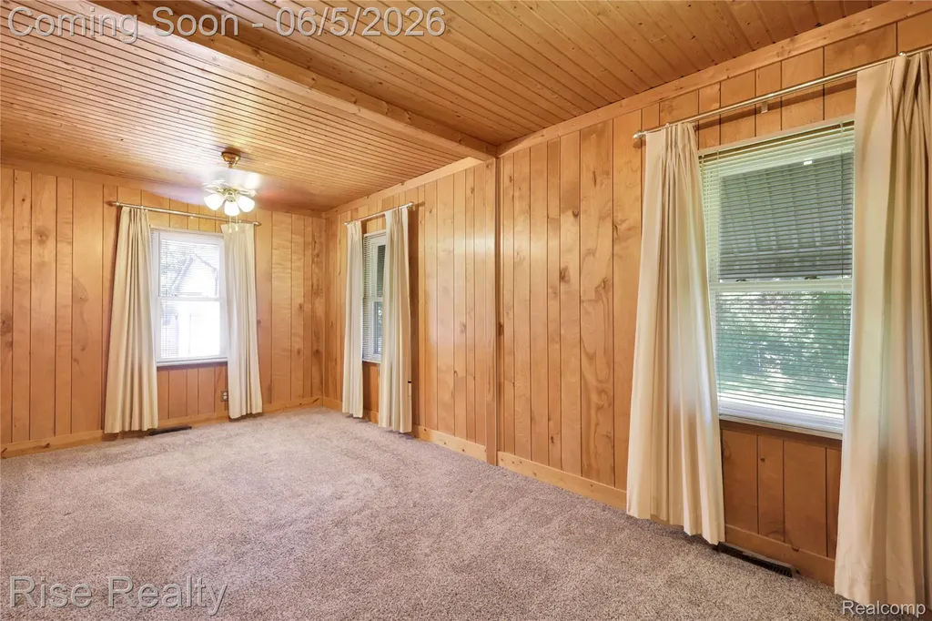 1466 Connell Street Burton City MI 48529