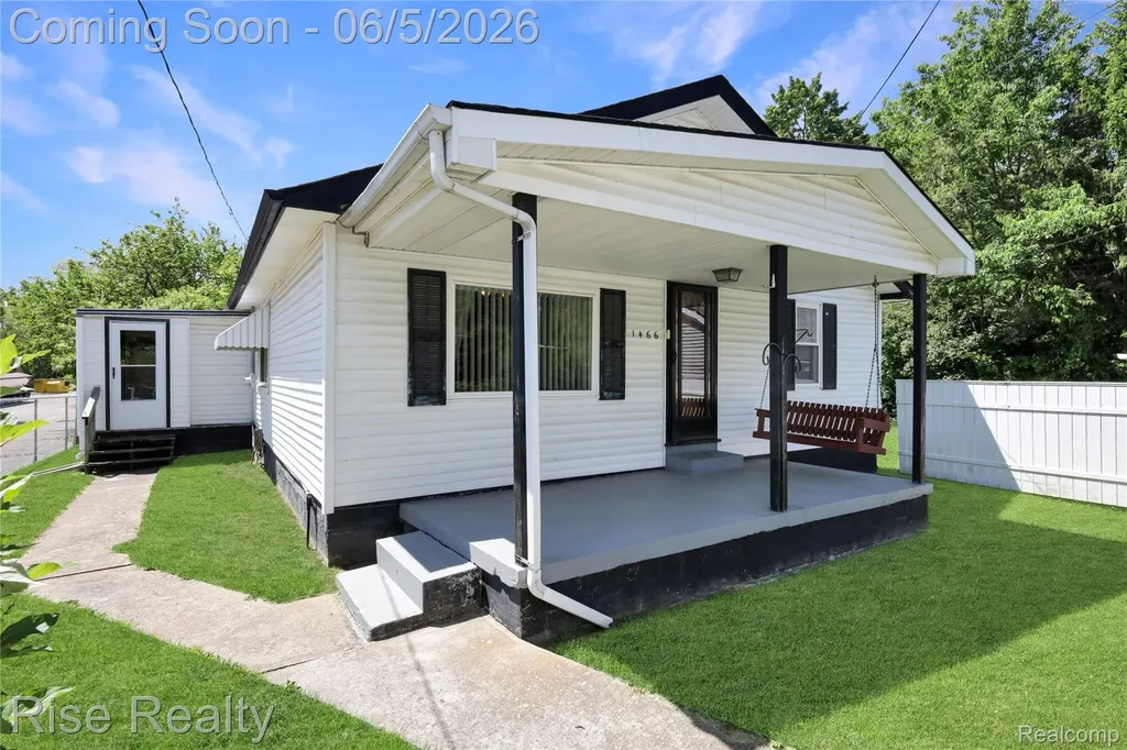 1466 Connell Street Burton City MI 48529