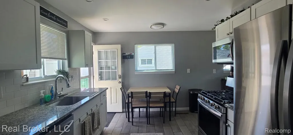 29521 Florence Street Garden City City MI 48135