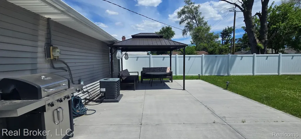 29521 Florence Street Garden City City MI 48135