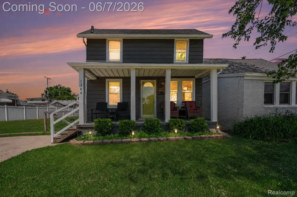1304 Stewart Avenue Lincoln Park City MI 48146