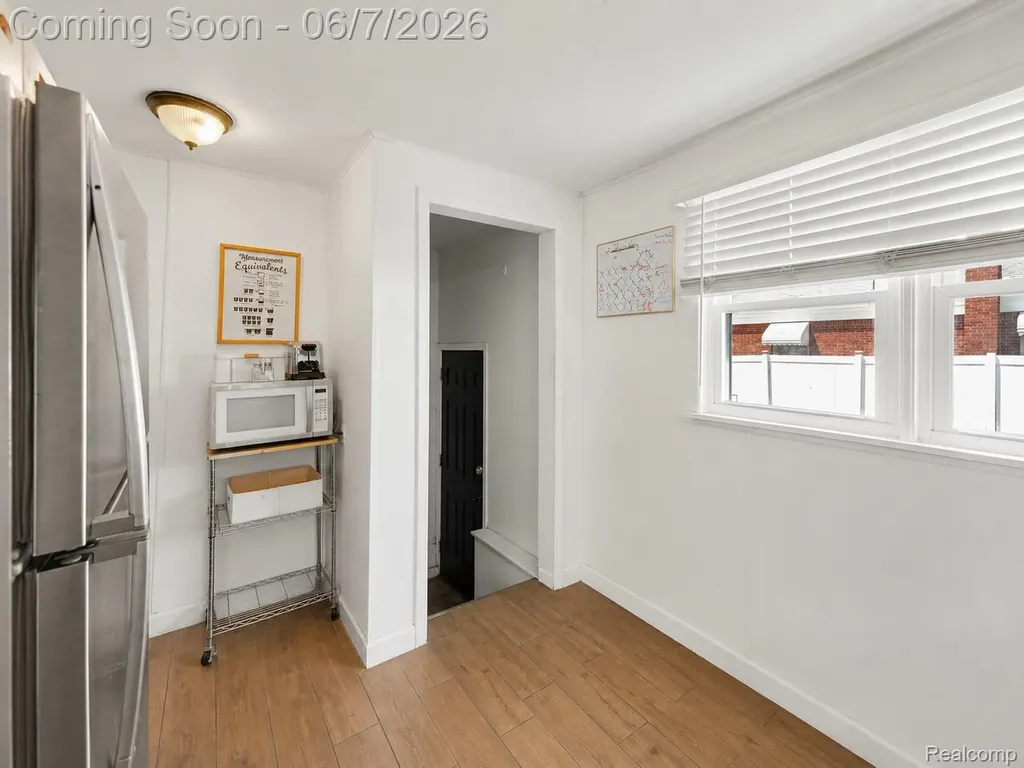 1304 Stewart Avenue Lincoln Park City MI 48146