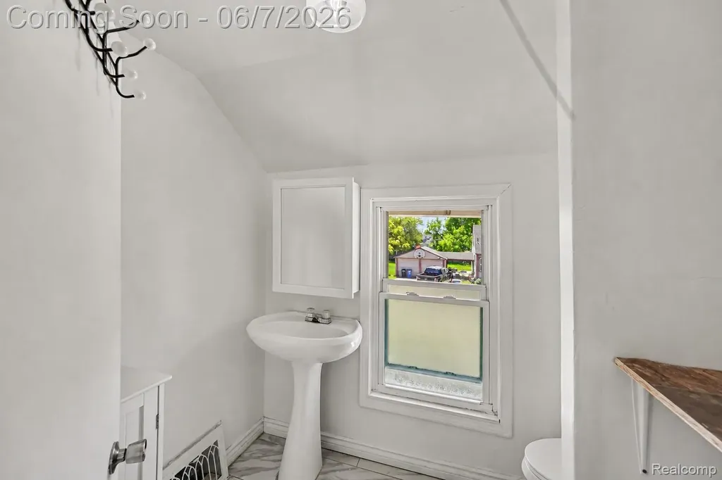 1304 Stewart Avenue Lincoln Park City MI 48146