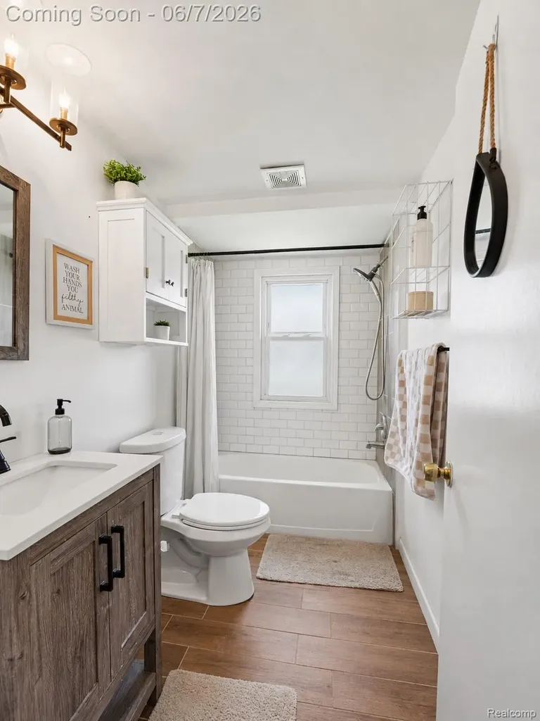 1304 Stewart Avenue Lincoln Park City MI 48146