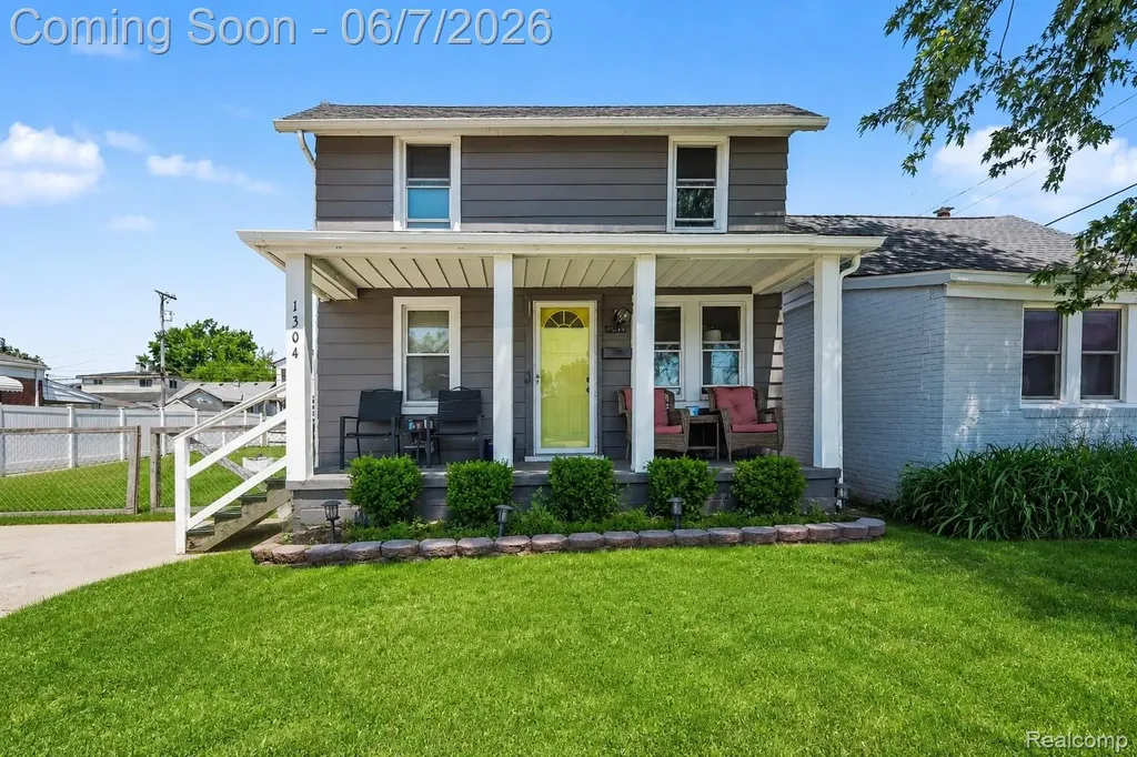 1304 Stewart Avenue Lincoln Park City MI 48146
