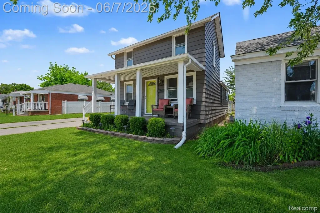 1304 Stewart Avenue Lincoln Park City MI 48146