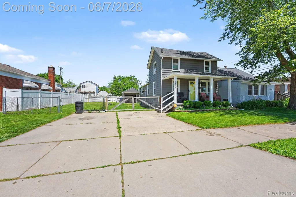 1304 Stewart Avenue Lincoln Park City MI 48146