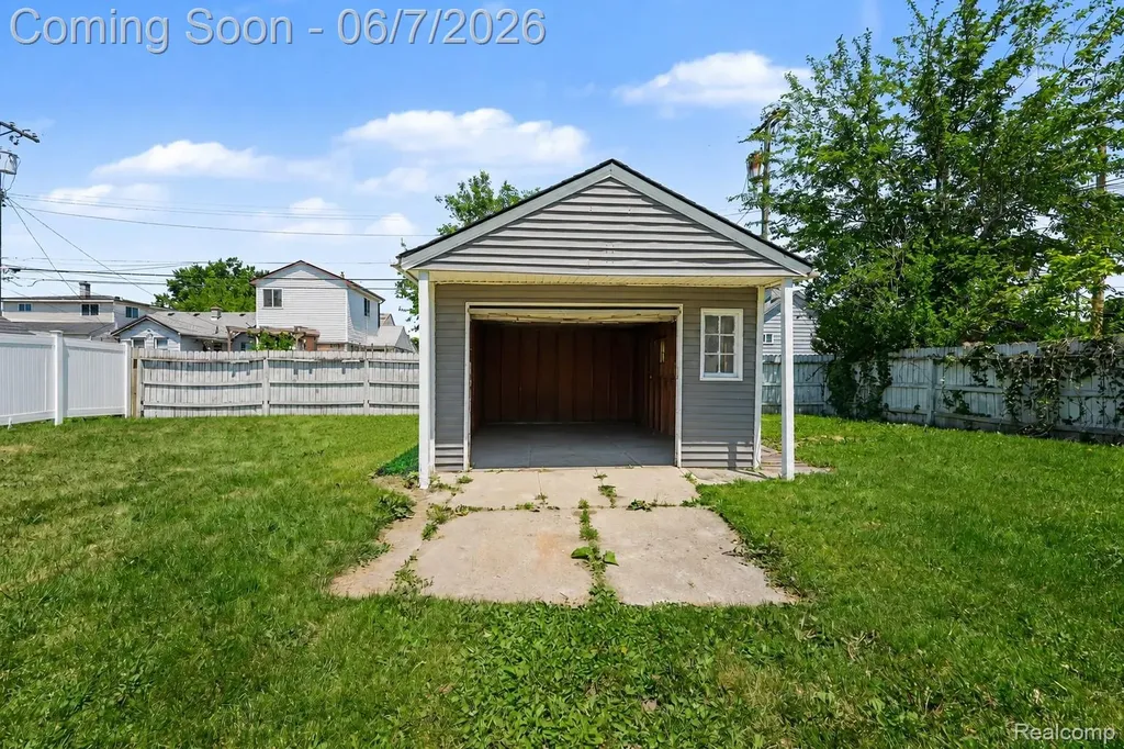 1304 Stewart Avenue Lincoln Park City MI 48146