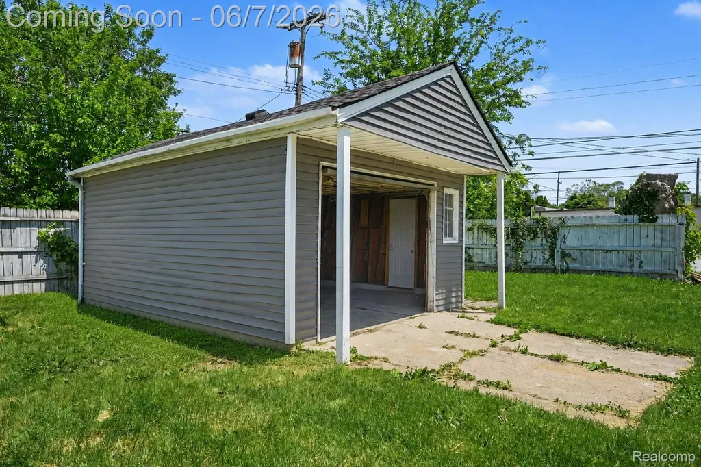 1304 Stewart Avenue Lincoln Park City MI 48146