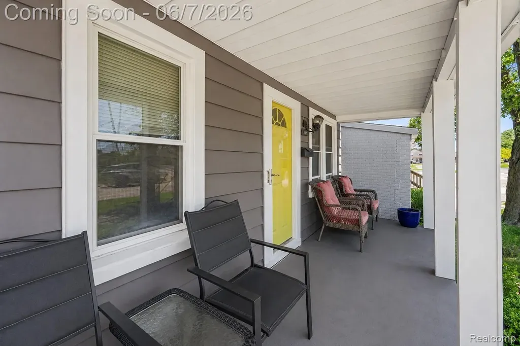 1304 Stewart Avenue Lincoln Park City MI 48146