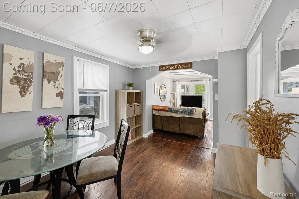 1304 Stewart Avenue Lincoln Park City MI 48146