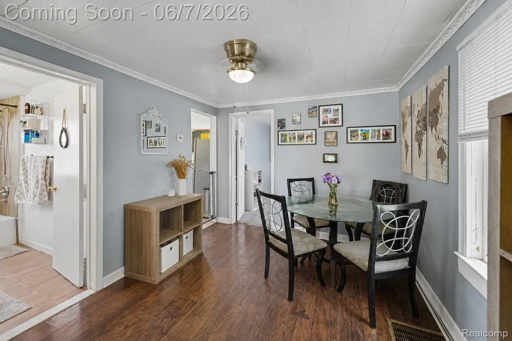 1304 Stewart Avenue Lincoln Park City MI 48146