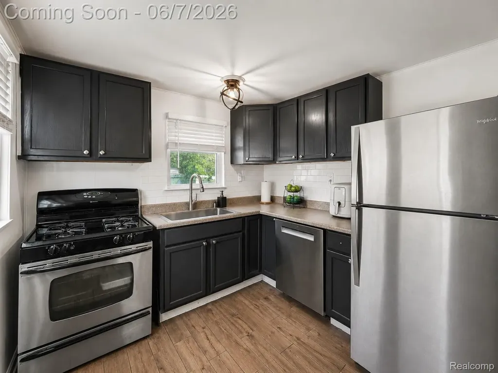 1304 Stewart Avenue Lincoln Park City MI 48146