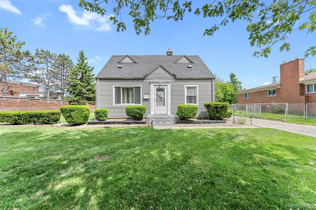 2048 Arcola Street Garden City City MI 48135
