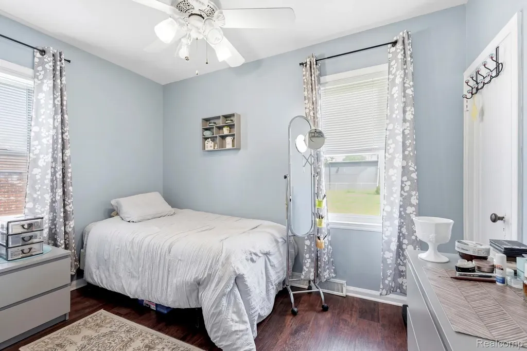 2048 Arcola Street Garden City City MI 48135