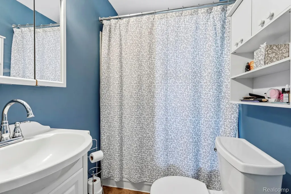 2048 Arcola Street Garden City City MI 48135