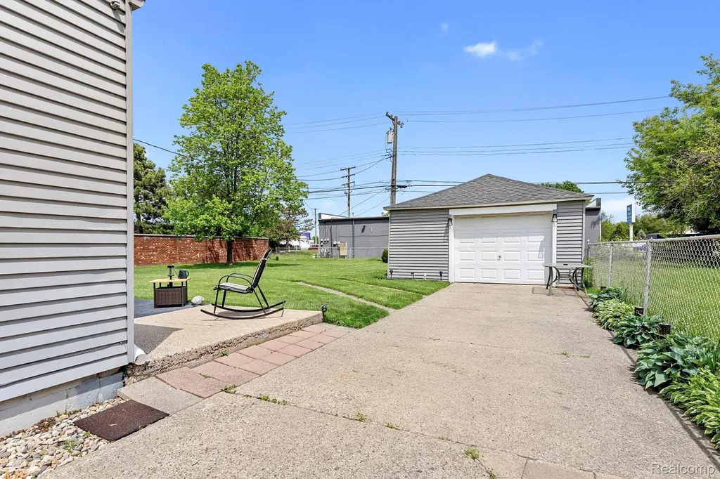 2048 Arcola Street Garden City City MI 48135