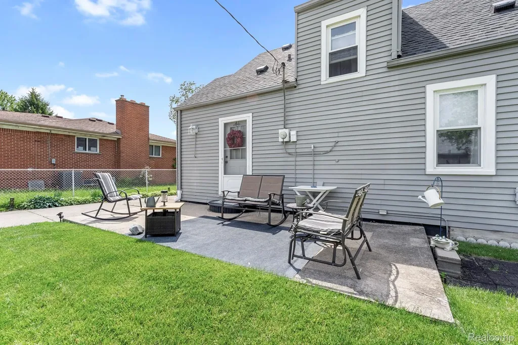2048 Arcola Street Garden City City MI 48135