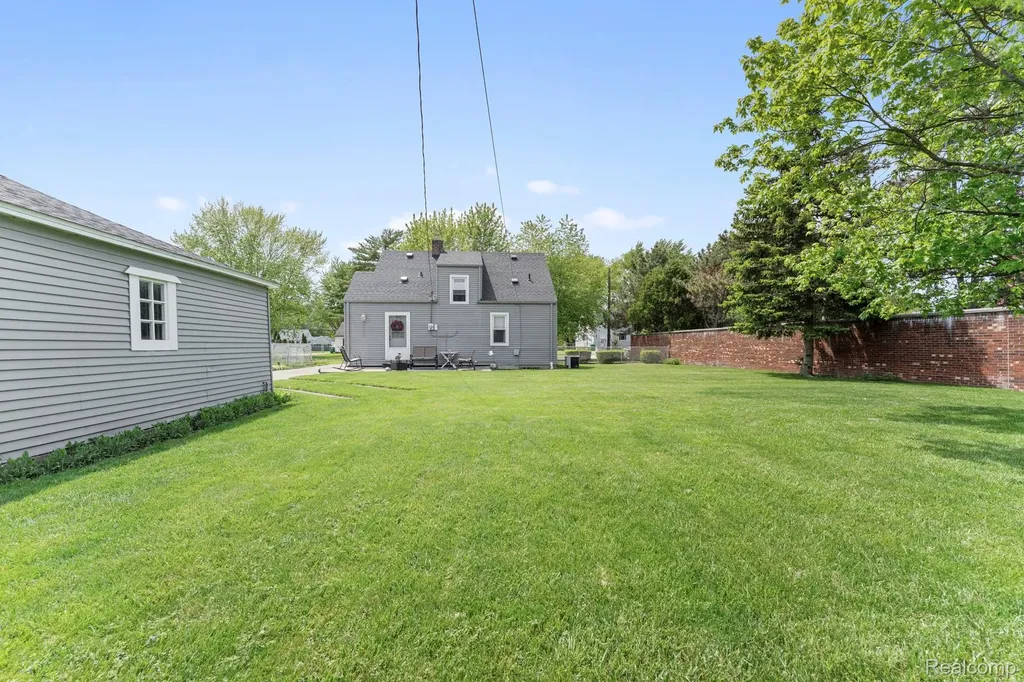 2048 Arcola Street Garden City City MI 48135