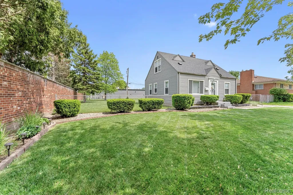 2048 Arcola Street Garden City City MI 48135
