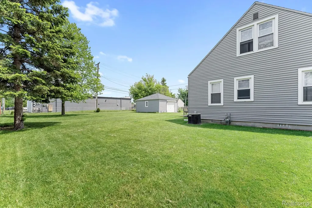2048 Arcola Street Garden City City MI 48135