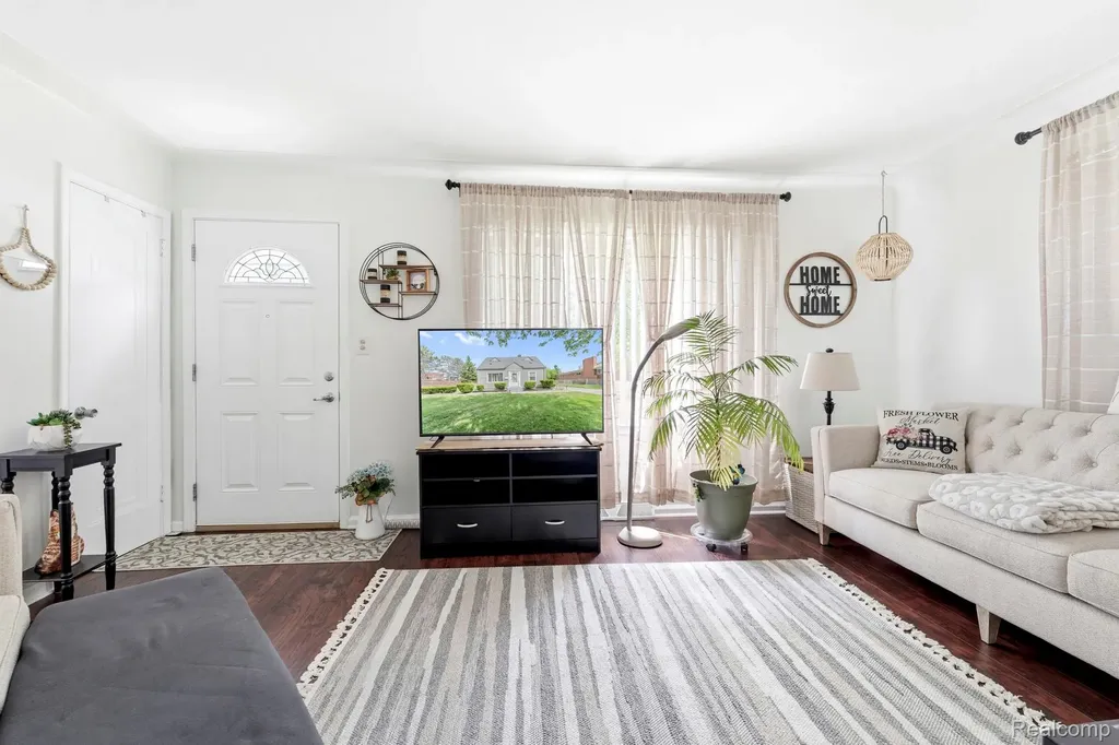 2048 Arcola Street Garden City City MI 48135