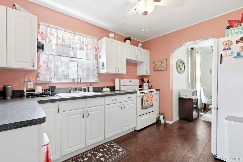 2048 Arcola Street Garden City City MI 48135